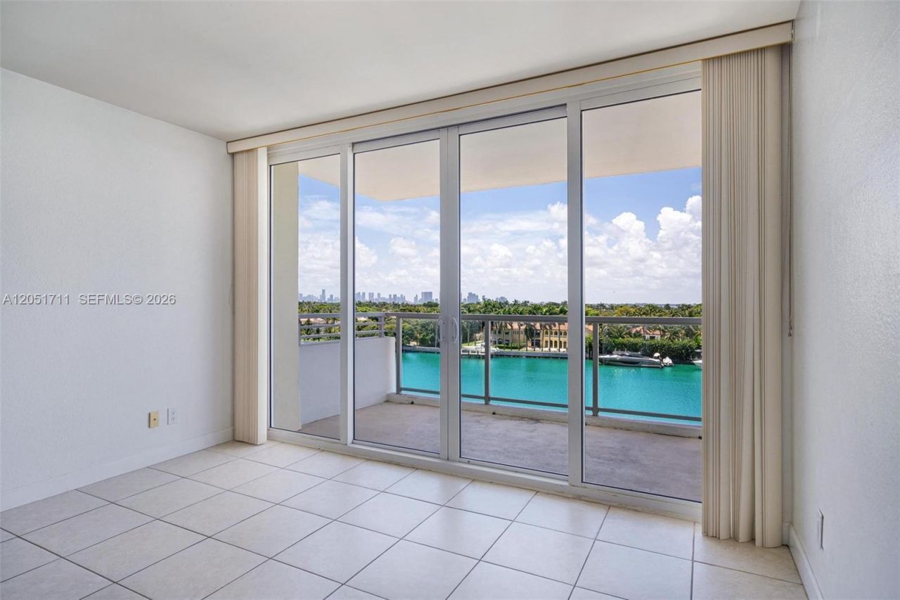 5600 Collins Ave , Unit 7J, Miami Beach, FL 33140 Photo
