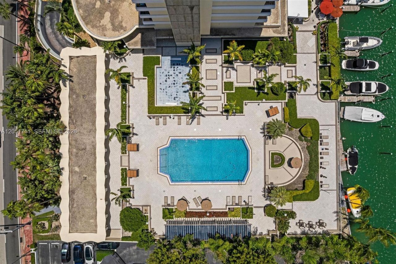 5600 Collins Ave , Unit 7J, Miami Beach, FL 33140 Photo