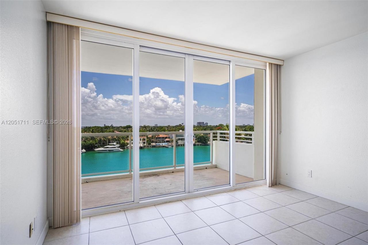 5600 Collins Ave , Unit 7J, Miami Beach, FL 33140 Photo
