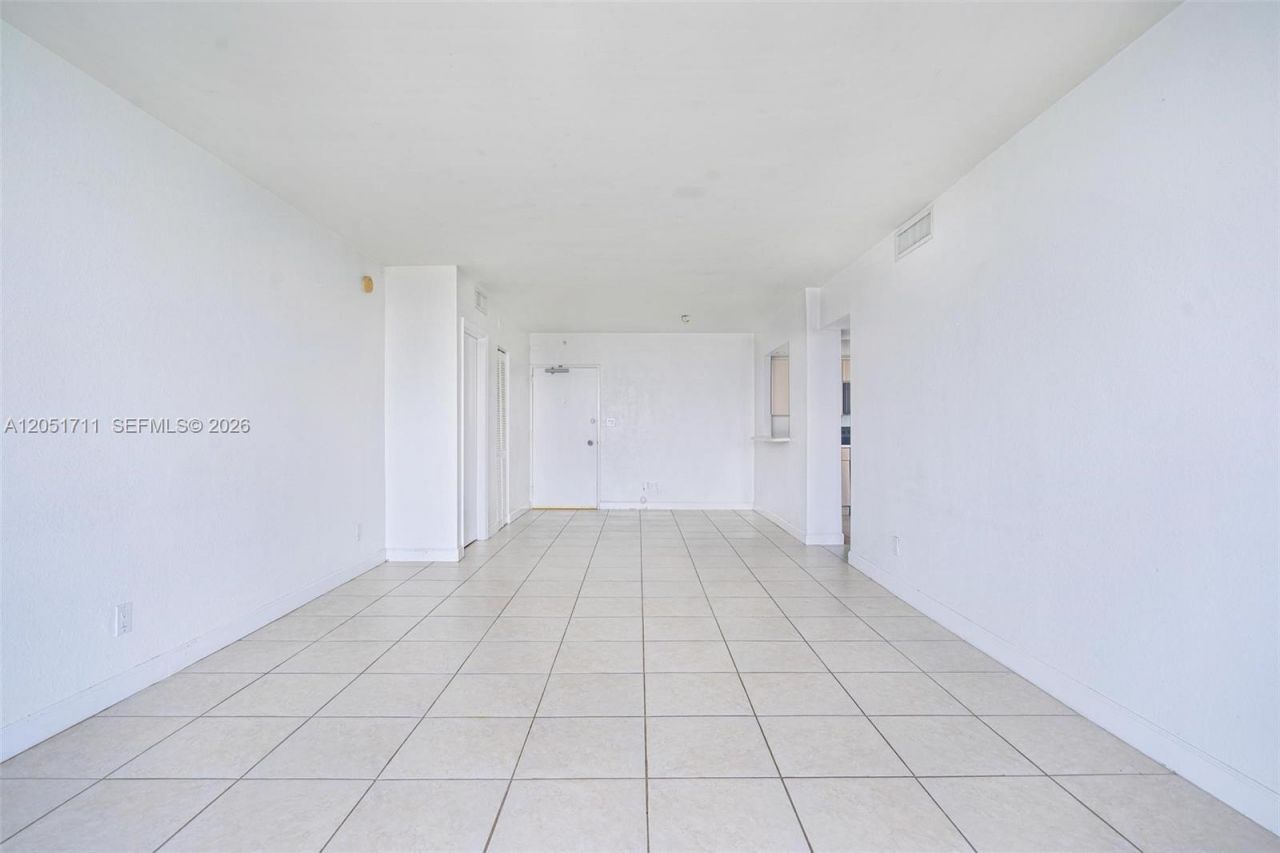 5600 Collins Ave , Unit 7J, Miami Beach, FL 33140 Photo