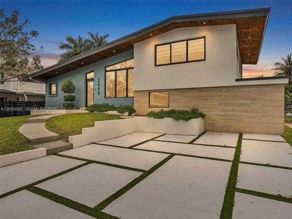 2448 Okeechobee Ln , Fort Lauderdale, FL 33312