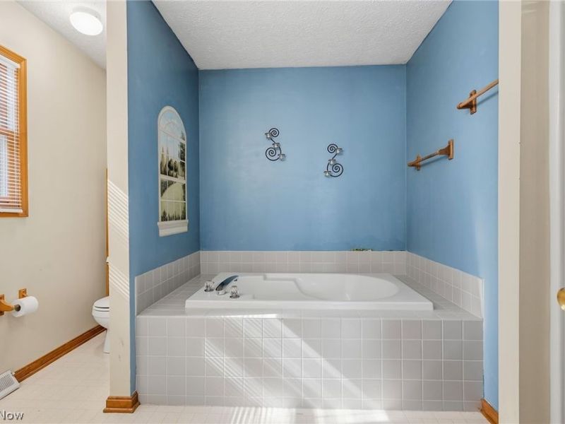 34452 Heatherwood Avenue, Avon, OH 44011 Photo 18