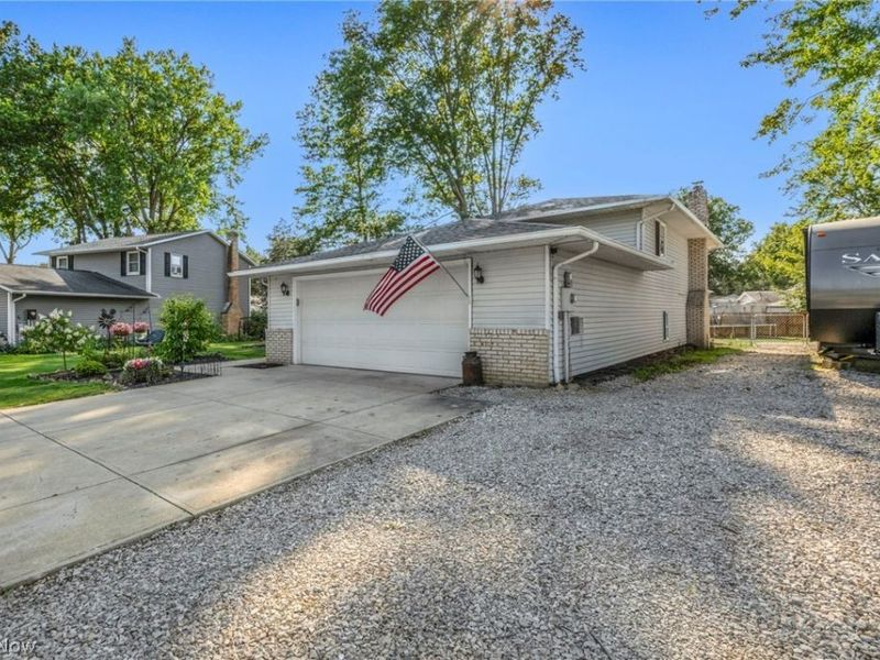 5872 Emerald Street, North Ridgeville, OH 44039 Photo 4