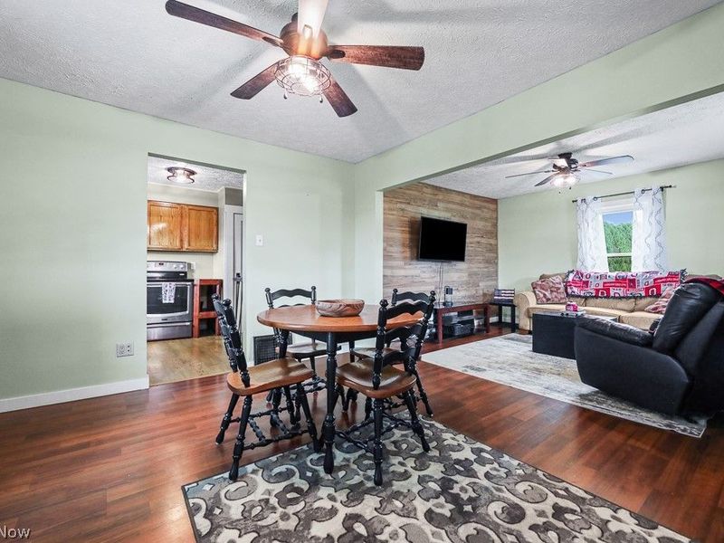 3857 Violand Street, Louisville, OH 44641 Photo 7