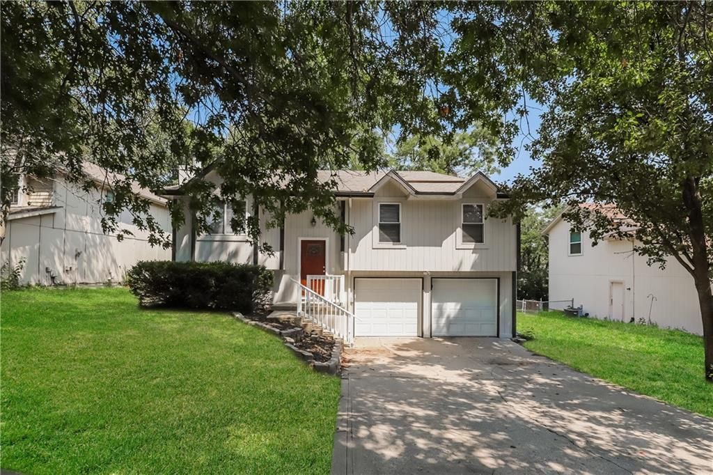 8311 N Everton Avenue, Kansas City, MO 64152 Main Photo