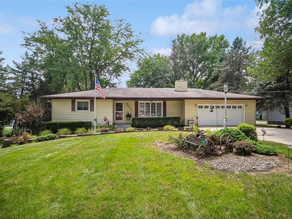 2055 E Leland Avenue, Des Moines, IA 50320