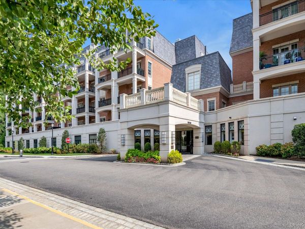 3000 Royal Court , Unit 3107, North Hills, NY 11040