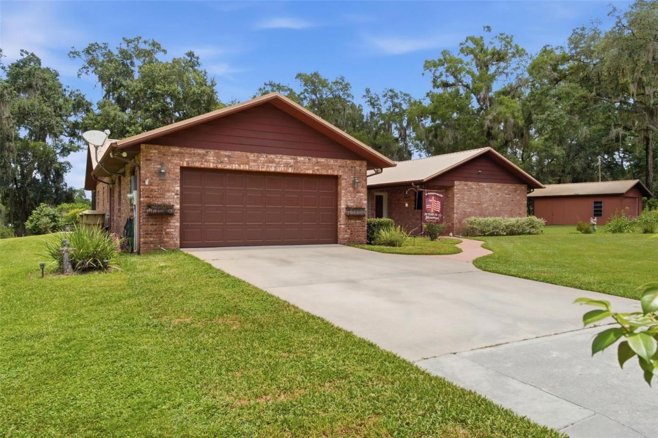 38700 Lakeview Drive , Lady Lake, FL 32159 Photo