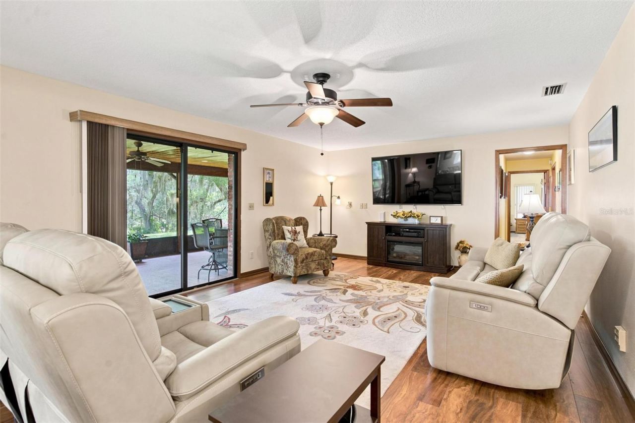 38700 Lakeview Drive , Lady Lake, FL 32159 Photo