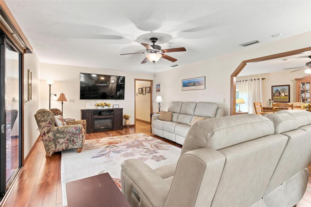 38700 Lakeview Drive , Lady Lake, FL 32159 Photo