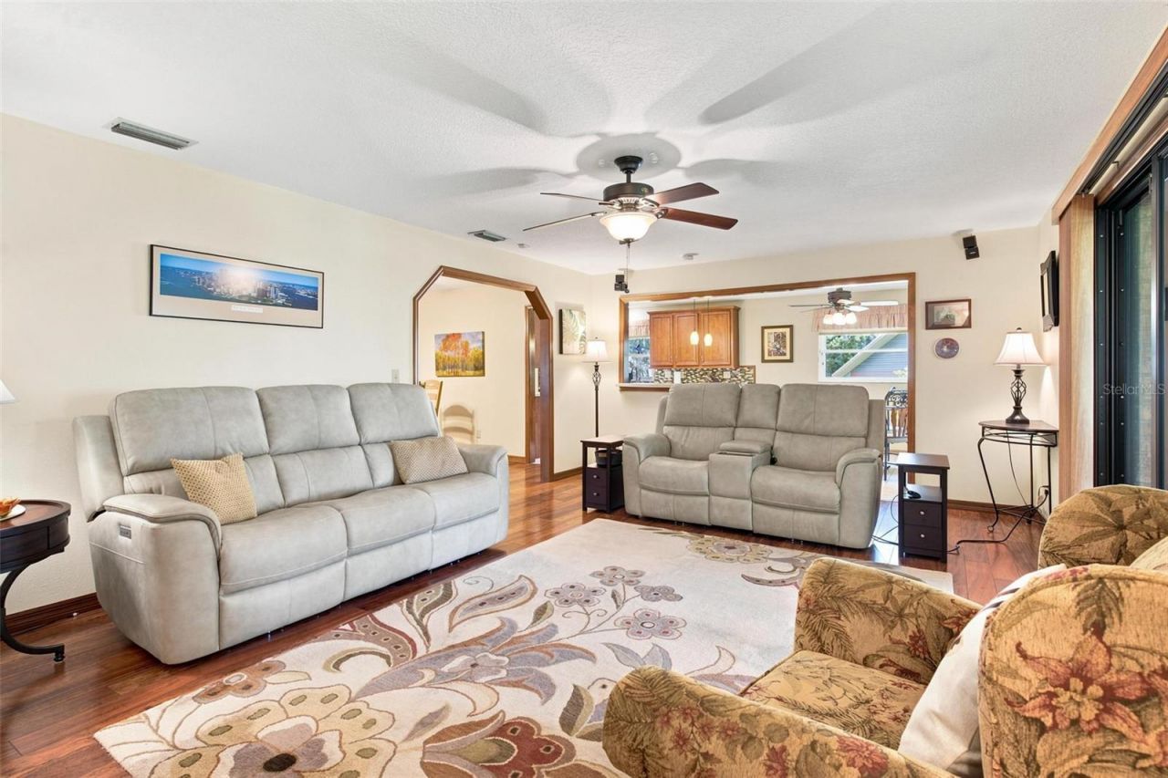38700 Lakeview Drive , Lady Lake, FL 32159 Photo
