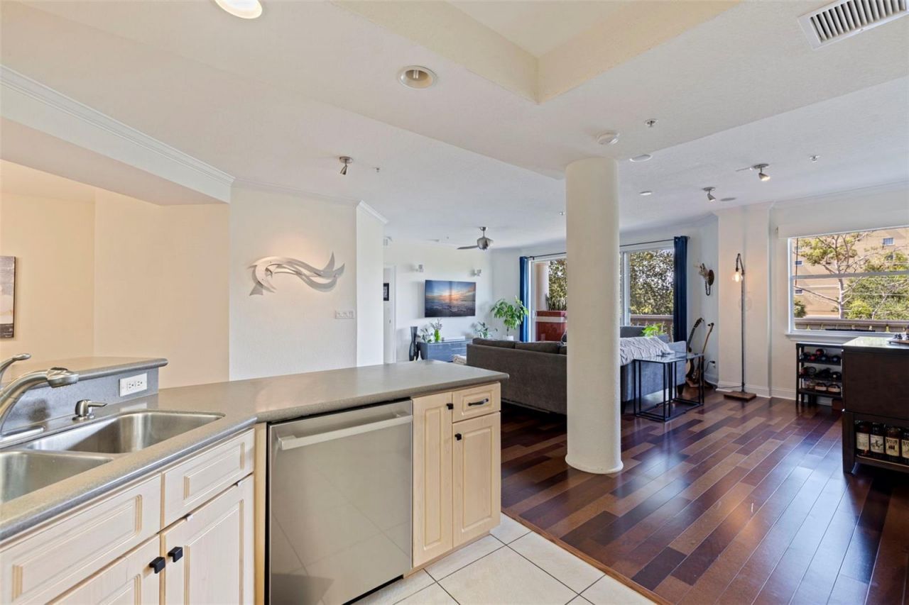 750 4th Avenue S, Unit 305D, Saint Petersburg, FL 33701 Photo