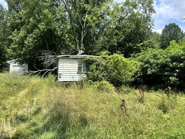 6665 North Drive , Poland, IN 47868