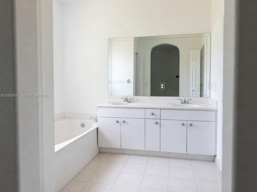 16654 SW 83rd Ln , Miami, FL 33193 Photo