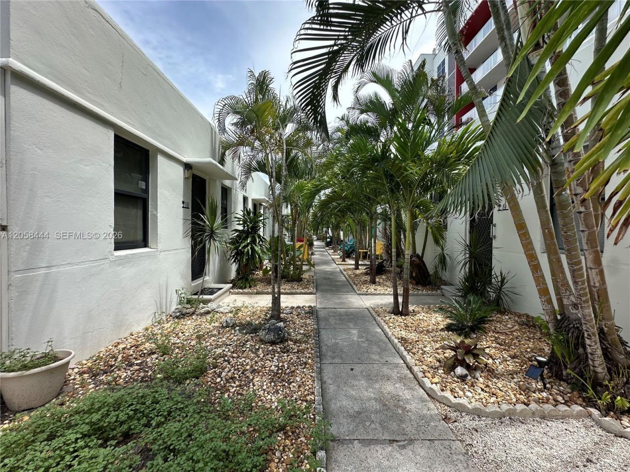 323 Fillmore St , Unit 10, Hollywood, FL 33019 Photo