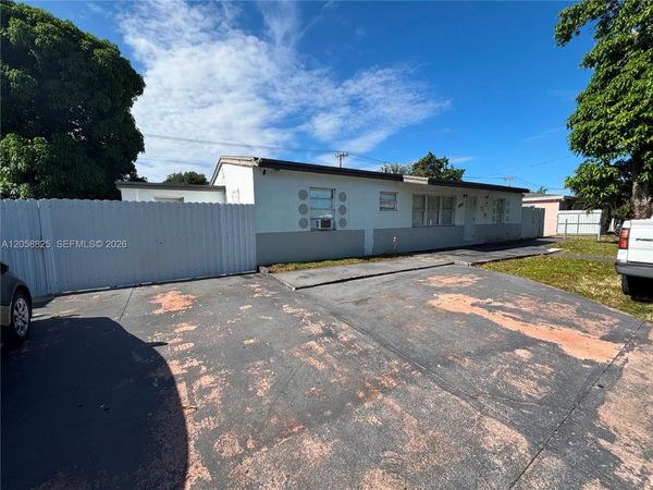 2855 NW 163rd St , Miami Gardens, FL 33054