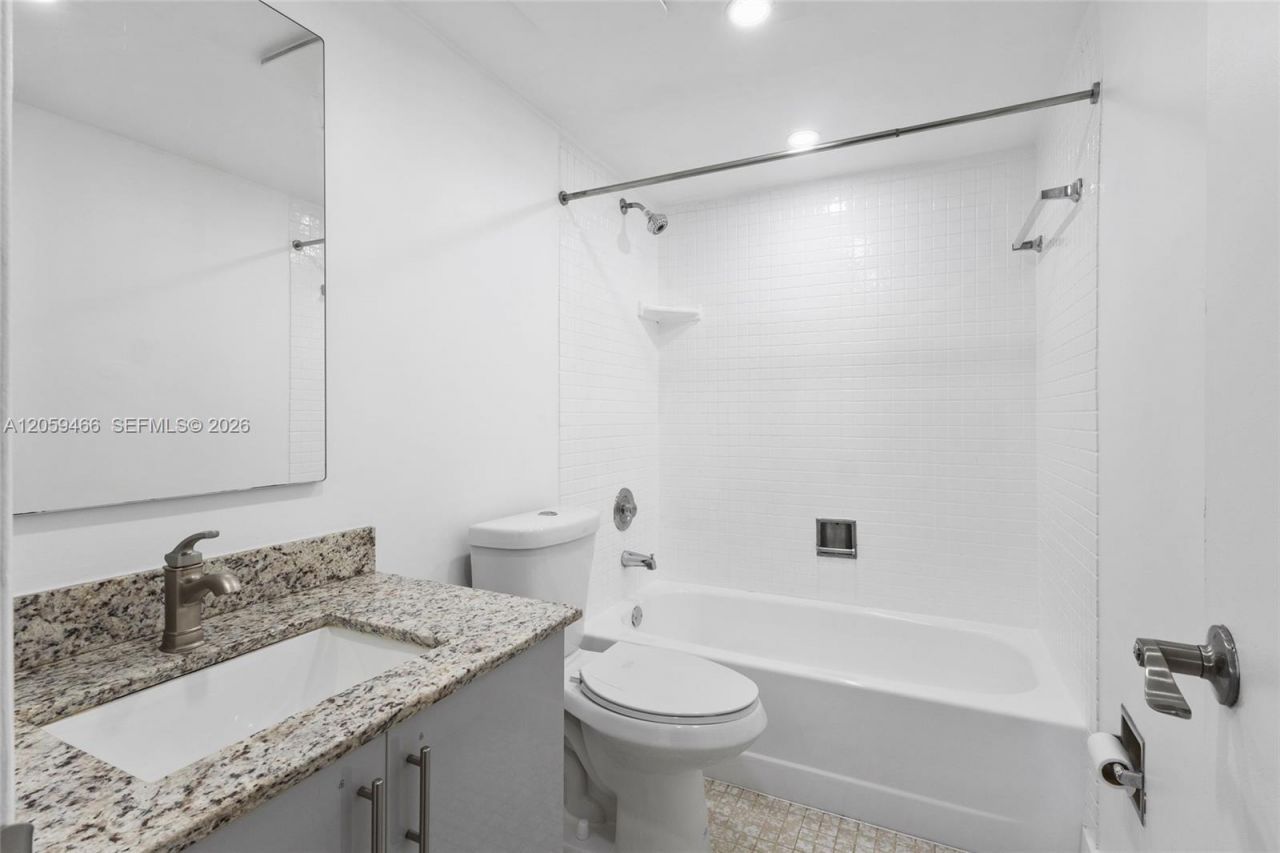 10145 NW 9th St Circle, Unit 101, Miami, FL 33172 Photo