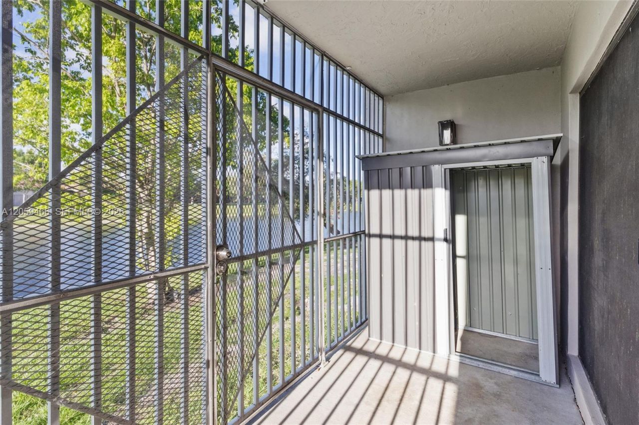 10145 NW 9th St Circle, Unit 101, Miami, FL 33172 Photo