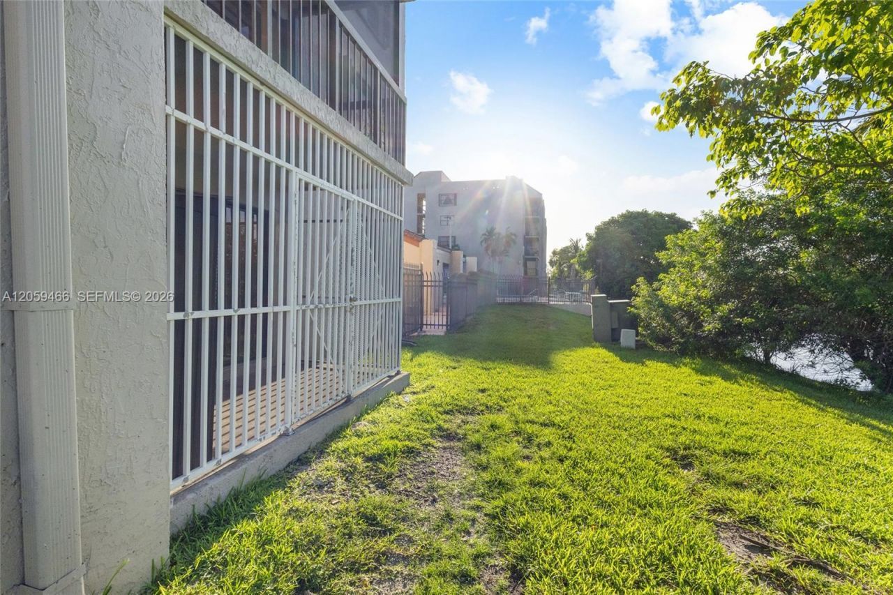 10145 NW 9th St Circle, Unit 101, Miami, FL 33172 Photo