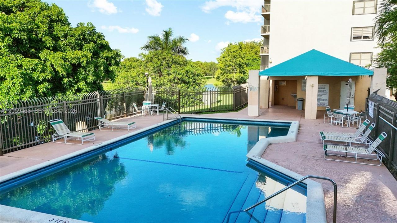 10145 NW 9th St Circle, Unit 101, Miami, FL 33172 Photo