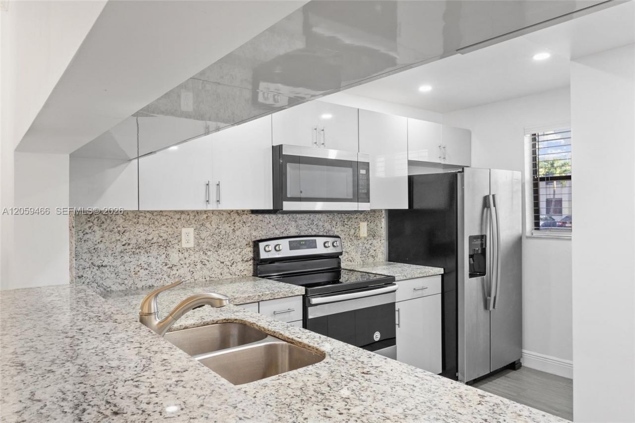 10145 NW 9th St Circle, Unit 101, Miami, FL 33172 Photo
