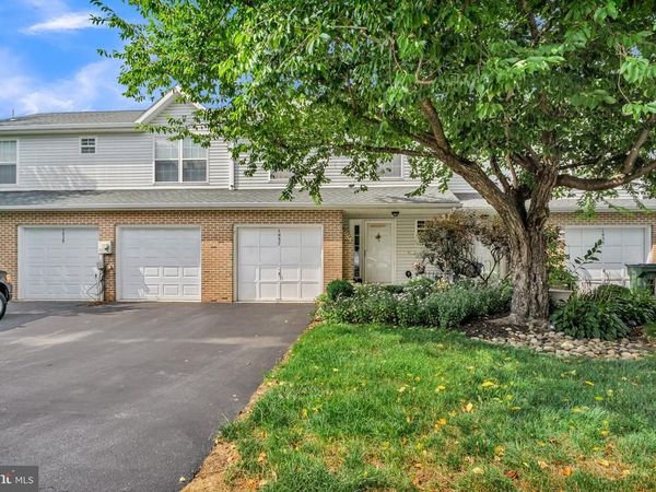 1937 DAYBREAK CIRCLE, HARRISBURG, PA 17110