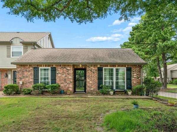 1690 HOBBITS GLEN DR, Unit 29, Germantown, TN 38138