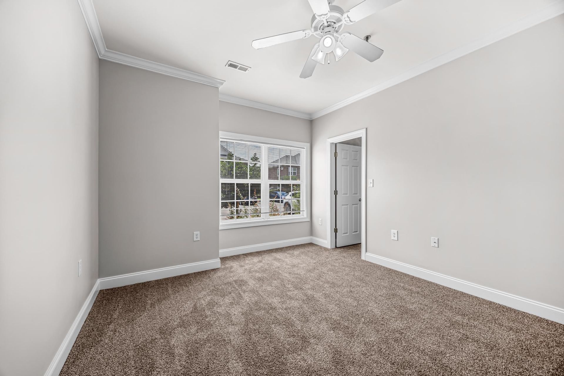 2021 Silvercrest Dr. Photo 14