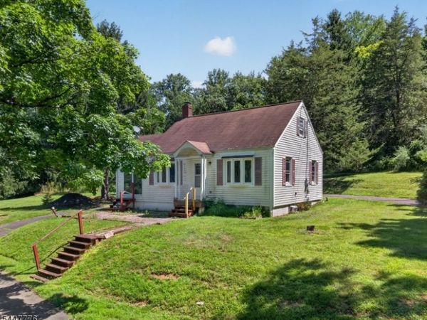 156 Rockaway Rd, Tewksbury, NJ 08833