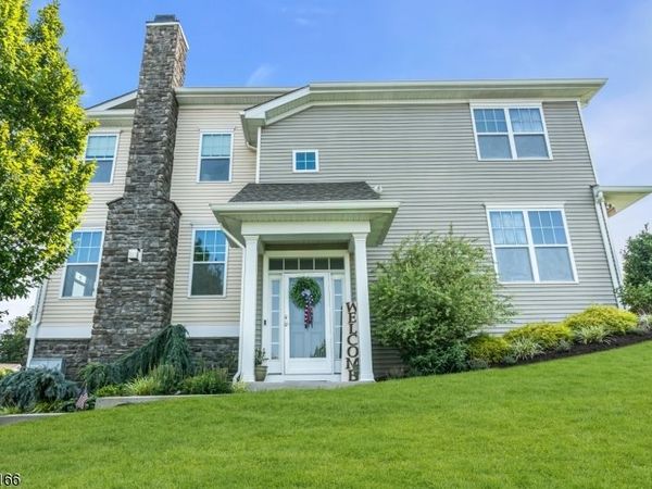 18 Blazingstar Way, Allamuchy, NJ 07840