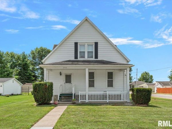 212 W 1ST Street, Morrisonville, IL 62546