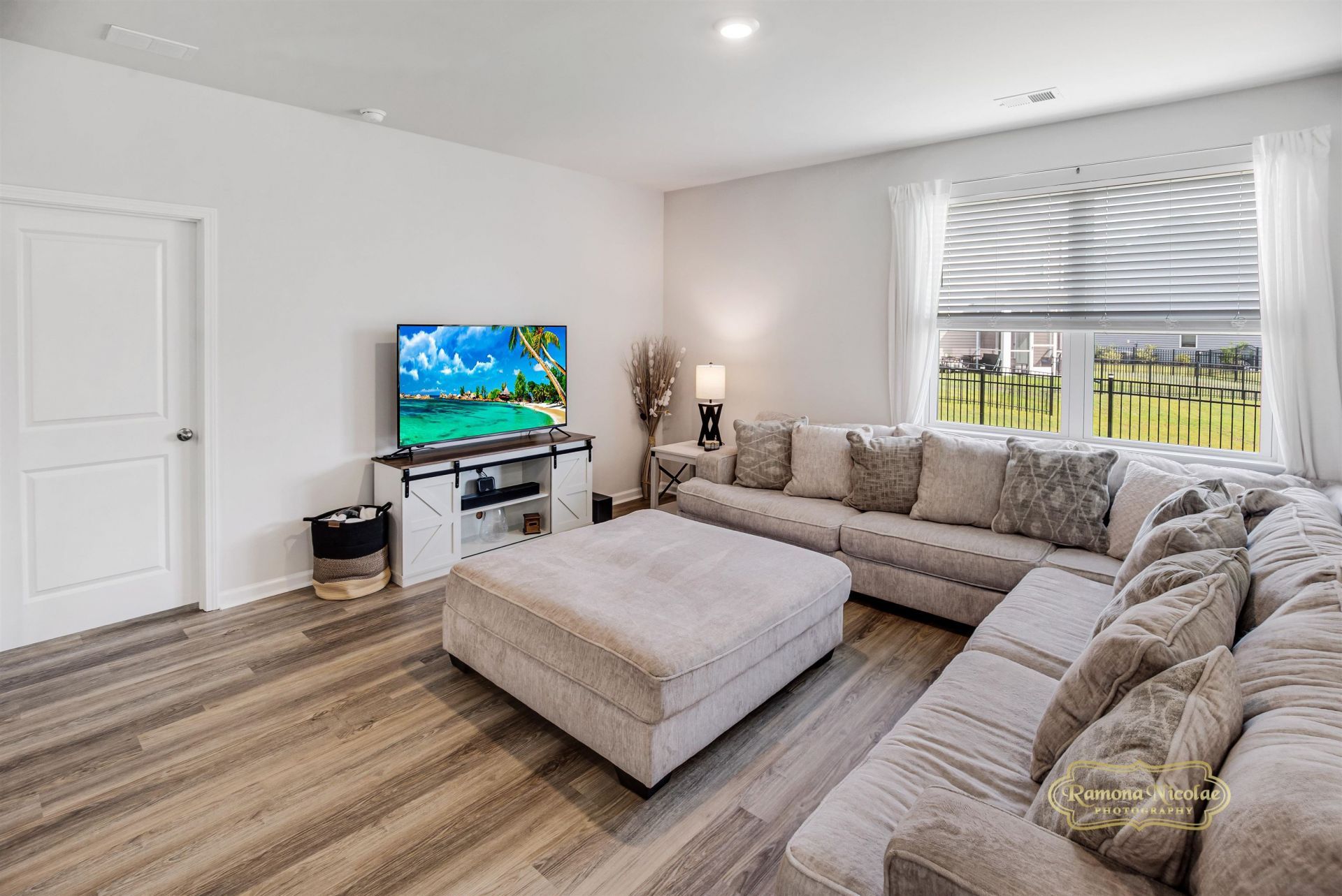 1075 Sennema Circle Photo 10