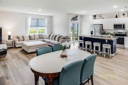 1075 Sennema Circle photo 4