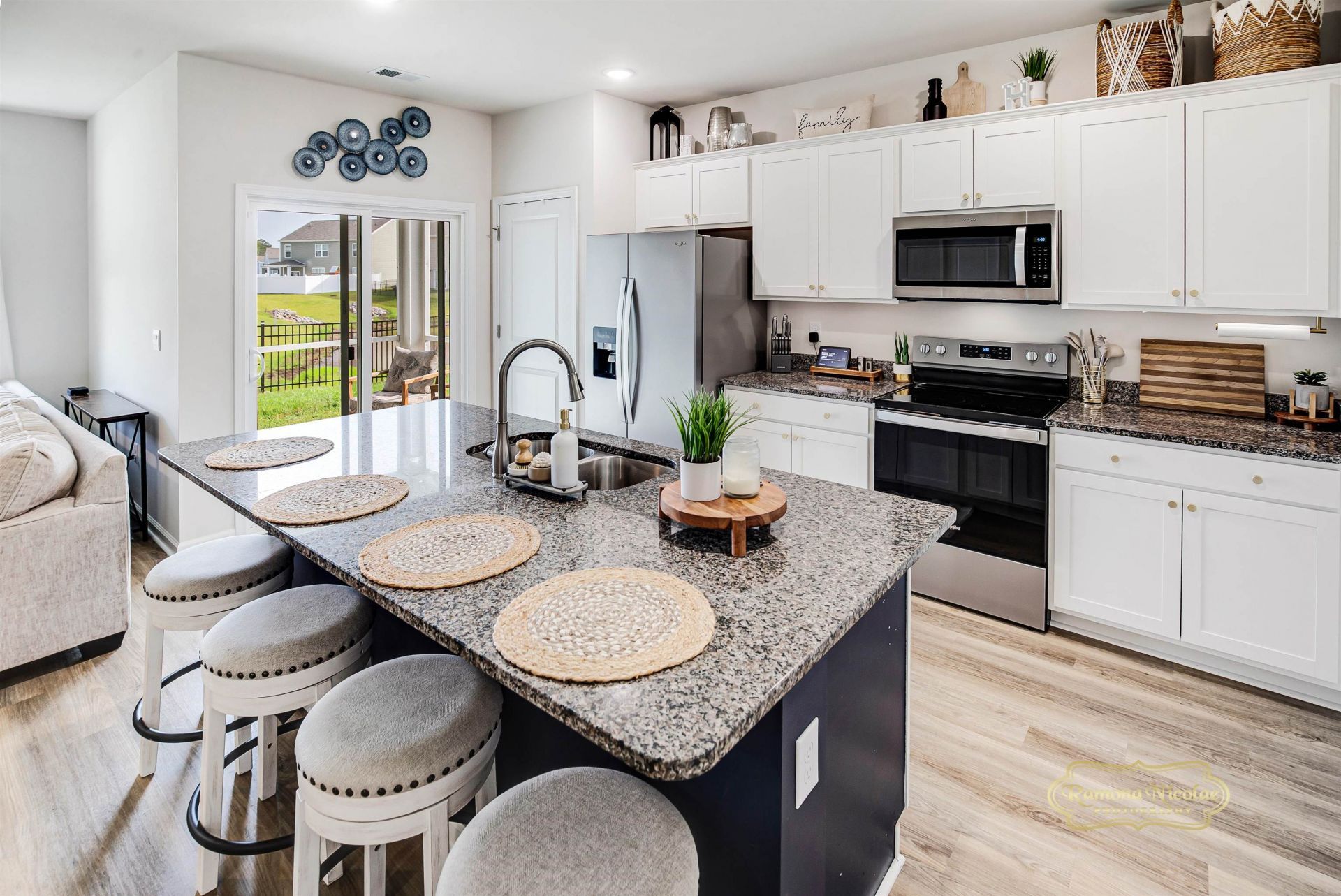 1075 Sennema Circle Photo 3