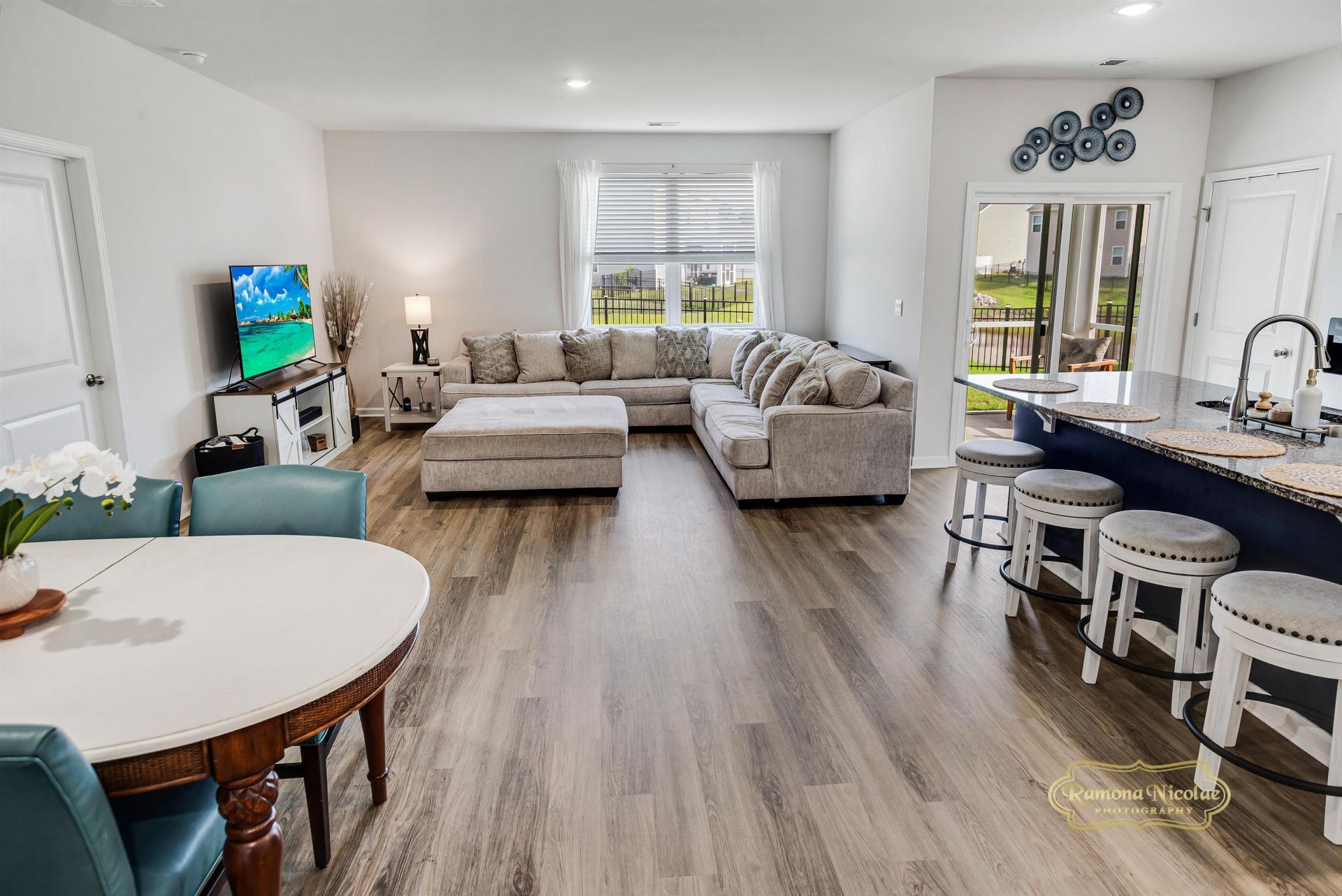 1075 Sennema Circle Photo 4