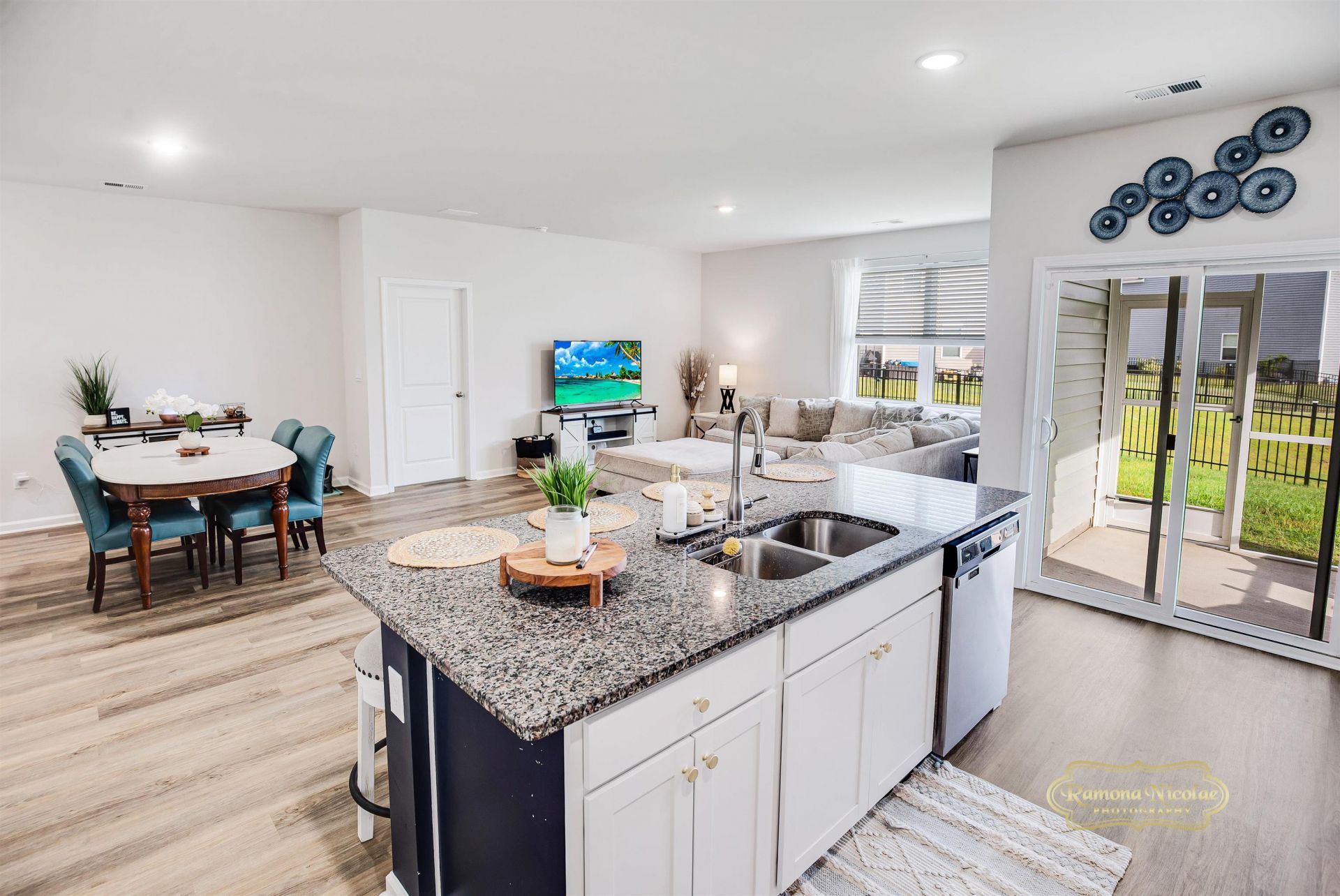 1075 Sennema Circle Photo 8