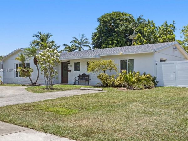 9123 SW 181st St, Palmetto Bay, FL 33157