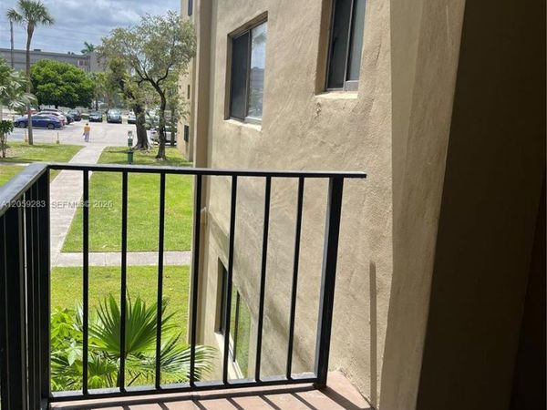 8625 NW 8th St , Unit 213, Miami, FL 33126