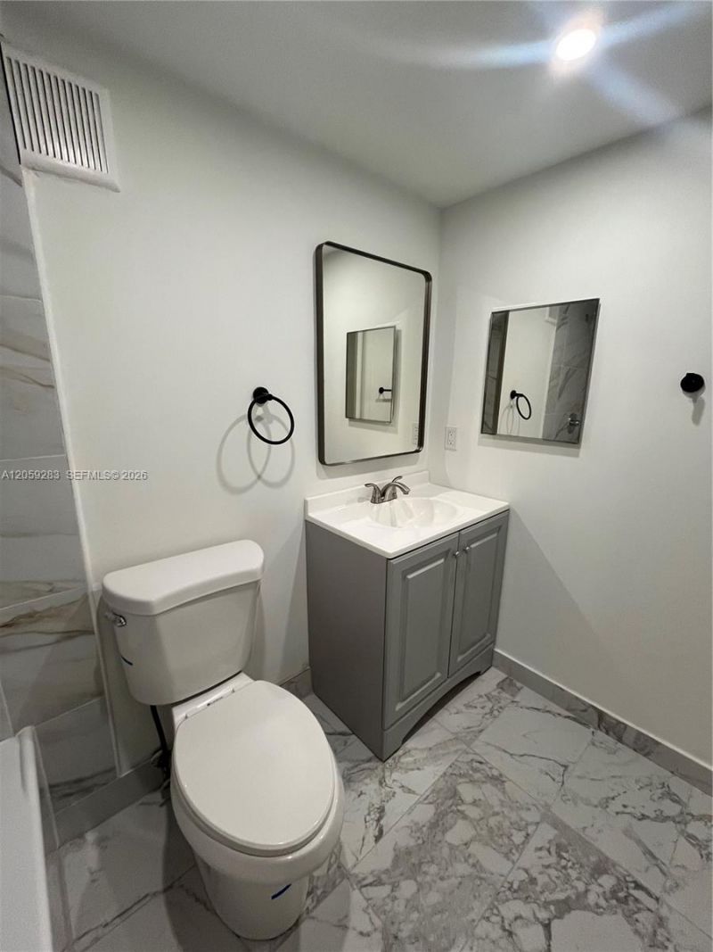 8625 NW 8th St , Unit 213, Miami, FL 33126 Photo