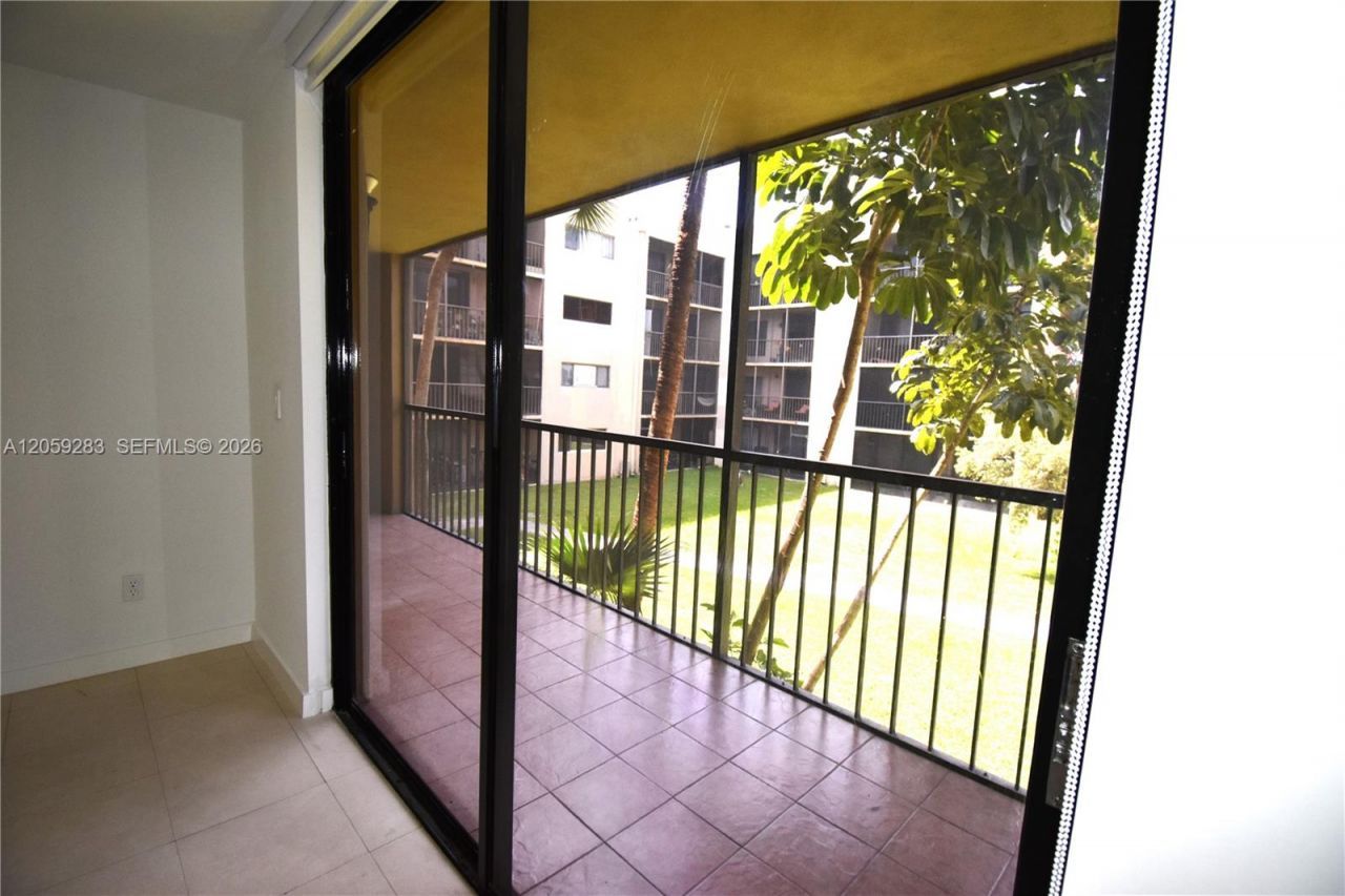 8625 NW 8th St , Unit 213, Miami, FL 33126 Photo