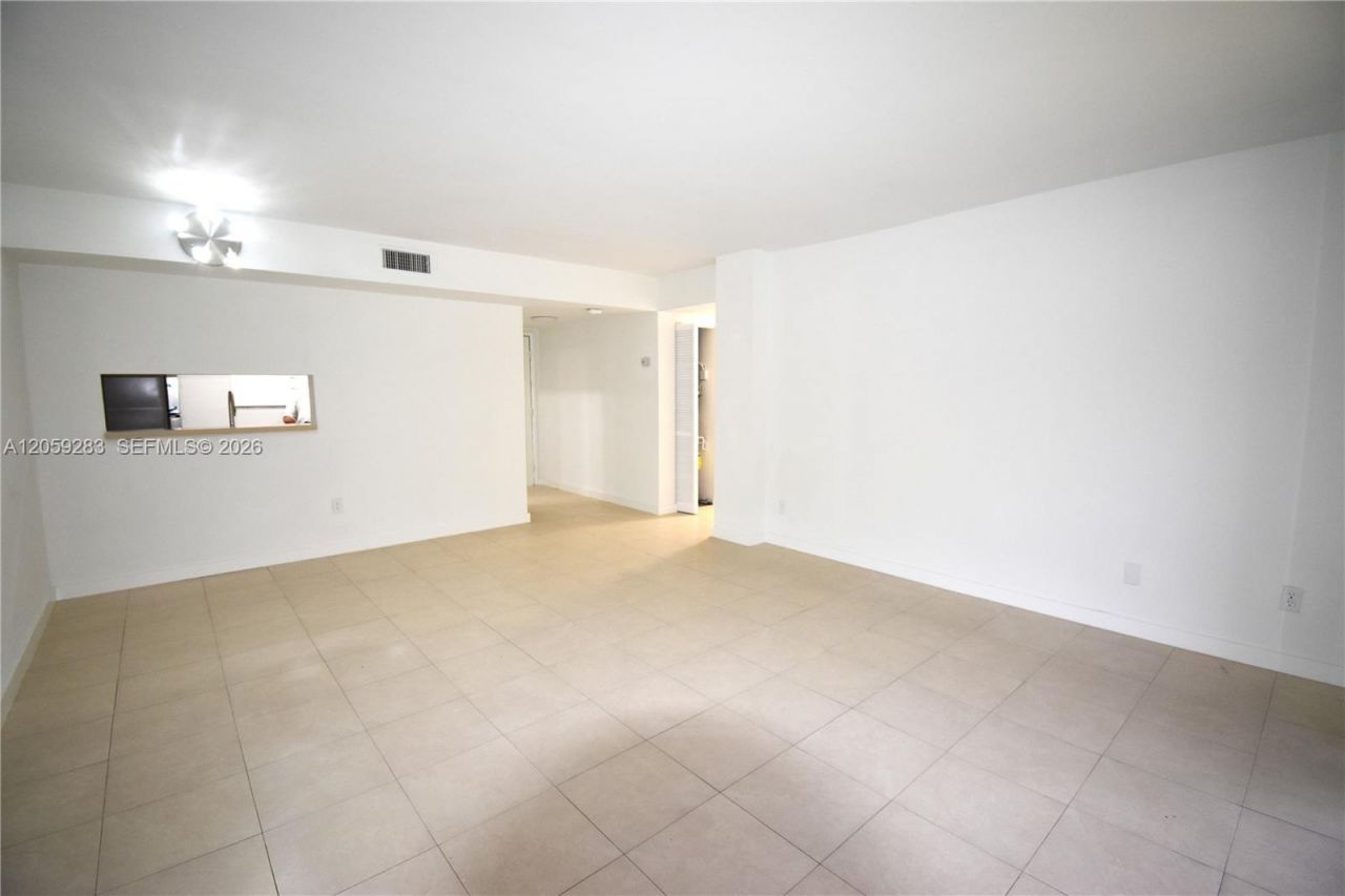 8625 NW 8th St , Unit 213, Miami, FL 33126 Photo
