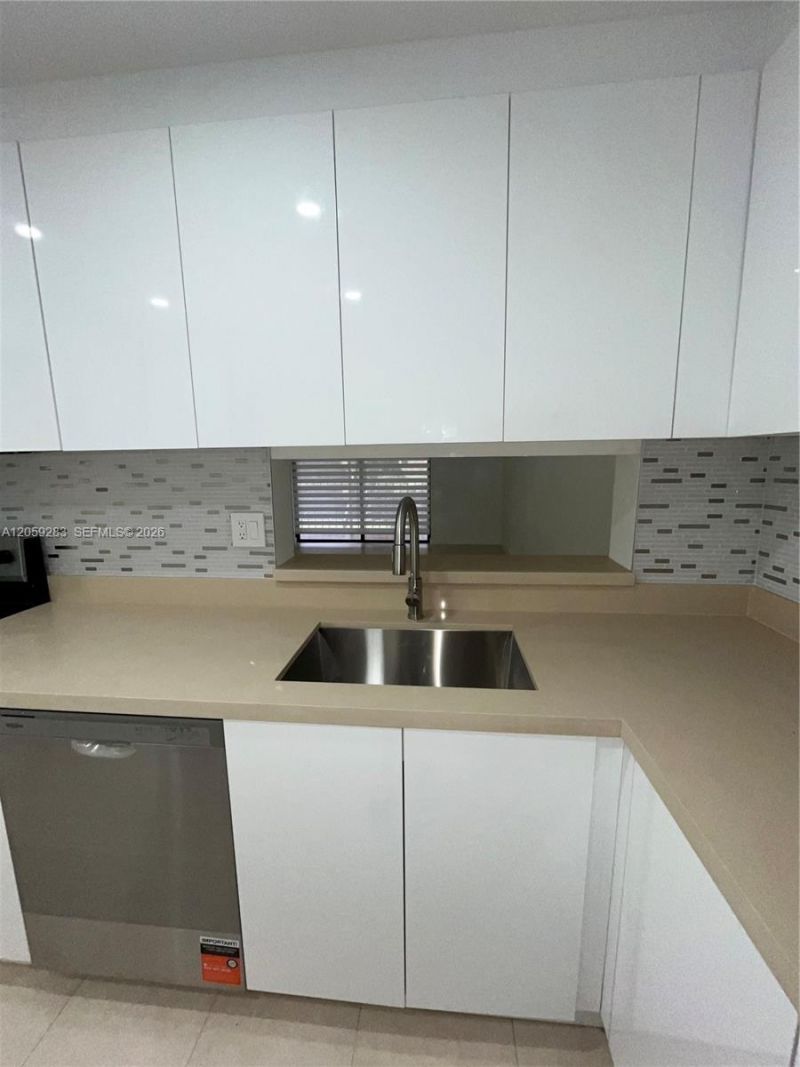 8625 NW 8th St , Unit 213, Miami, FL 33126 Photo