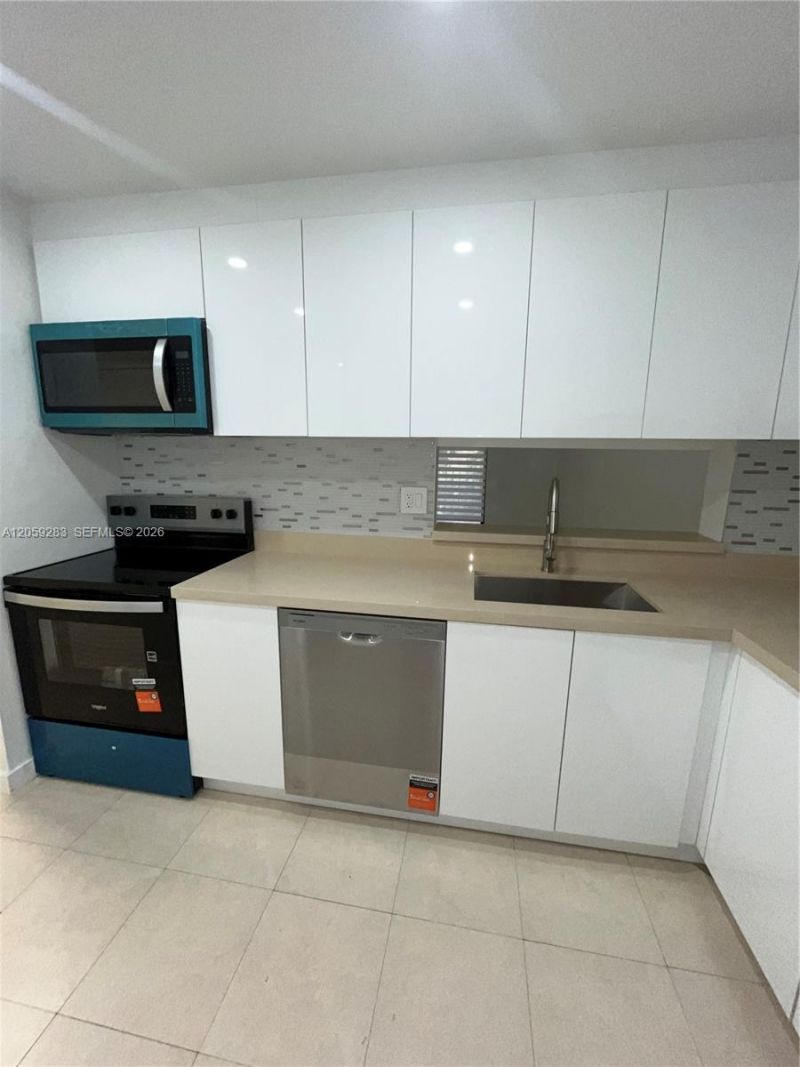 8625 NW 8th St , Unit 213, Miami, FL 33126 Photo
