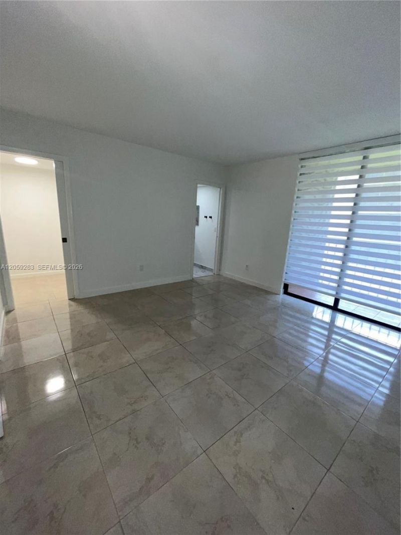 8625 NW 8th St , Unit 213, Miami, FL 33126 Photo