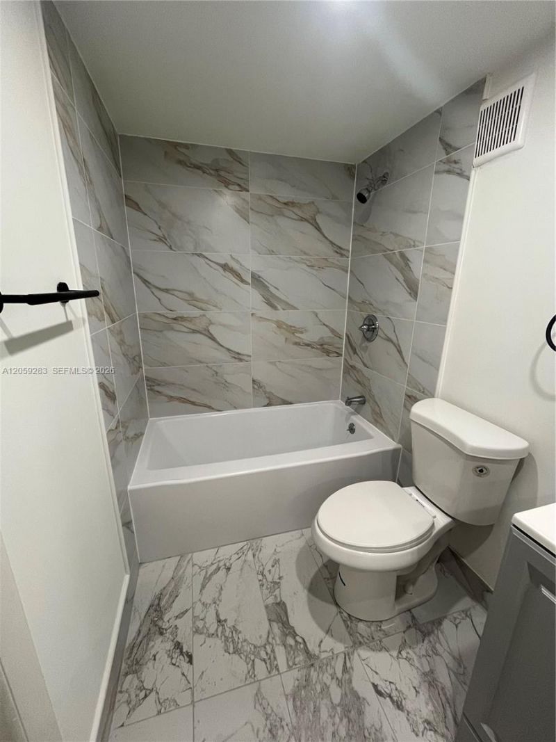 8625 NW 8th St , Unit 213, Miami, FL 33126 Photo