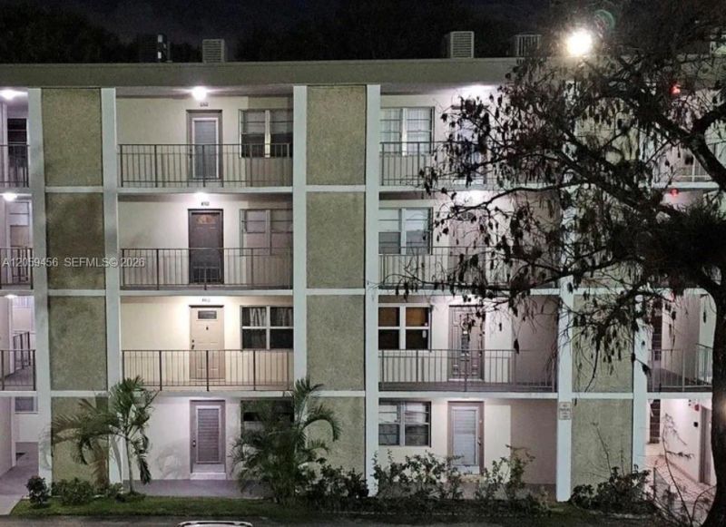 3070 NW 48th Ter, Unit 413, Lauderdale Lakes, FL 33313 Photo