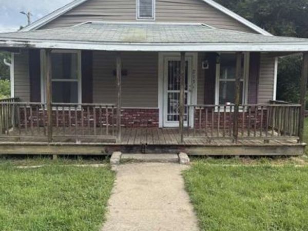 213 E Johnson Street , Sedalia, MO 65301