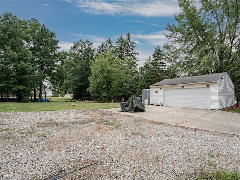 5570 Dunham Road , Maple Heights, OH 44137 Photo 4