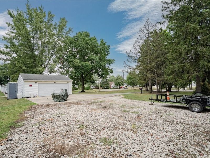 5570 Dunham Road , Maple Heights, OH 44137 Photo 5