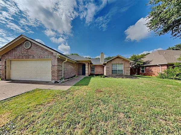 6880 Hickory Hollow Lane , North Richland Hills, TX 76182